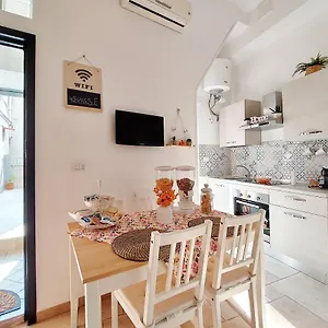 Lacorte Byfrancy , Bari Italie